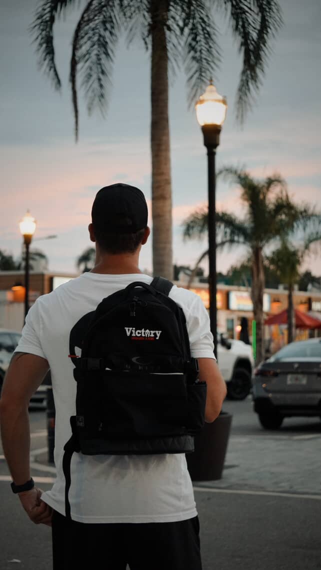 Oakley - 23L Utility Backpack - Victory